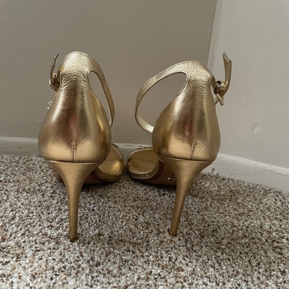 Michael Kors  Pale Gold Star Applique metallic leather Heels Size 9 NWOT - Picture 2 of 10
